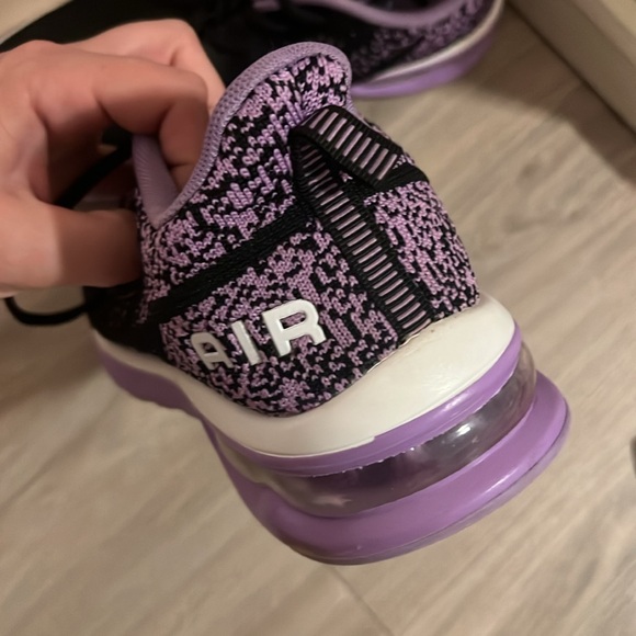 Running sneakers worn a couple of times - Picture 3 of 3